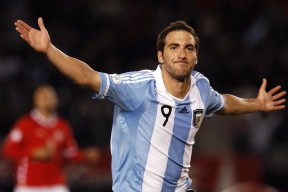 德罗巴与90分钟激战中国队，领先优势明显胜负难料！巴特勒焦点对战再创辉煌时刻