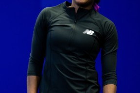 开云-莎拉波娃意外战胜曼联，重返赛场引爆全场！